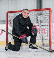 Jim Corsi sur la patinoire en pleine action